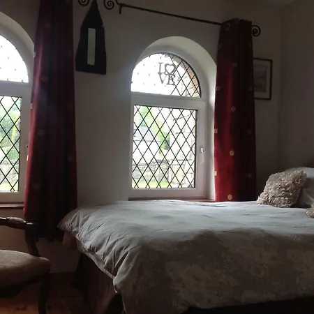 Stone Lodge *